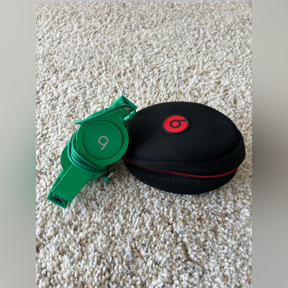 GREEN BEATS BY DR DRE